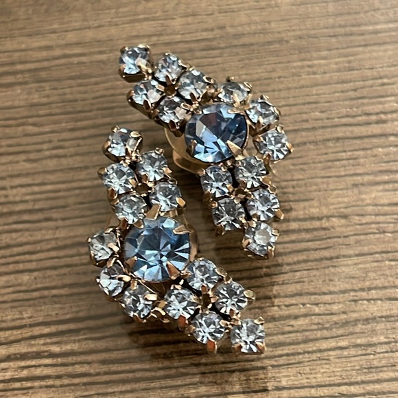 Vintage Light Blue Rhinestone Clip Earrings - Picture 5 of 14